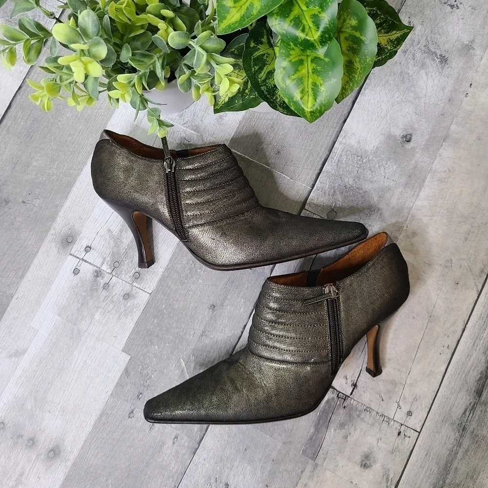 Donald J. Pliner 8N Monica Distressed Ankle Bootie